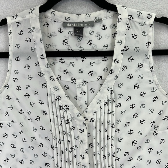 Daniel Rainn Women’s Blouse Sz XS White w/Navy & Gray Anchors 100% Polyester EUC - Picture 3 of 10